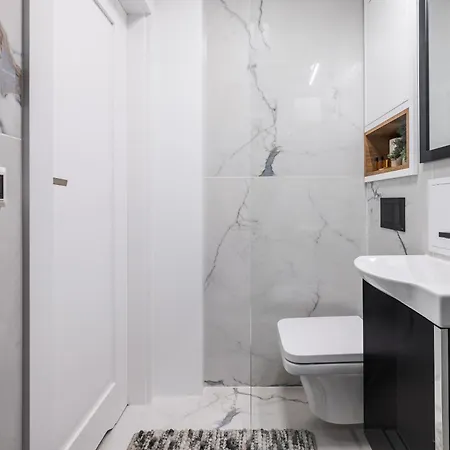 Metro Ratusz Arsenal Deluxe By Bookinghost Daire Varşova