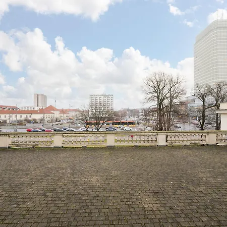 Metro Ratusz Arsenal Deluxe By Bookinghost *