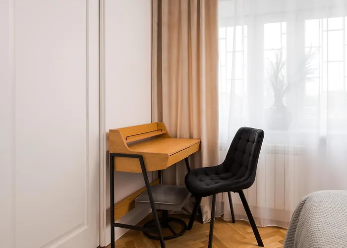 Metro Ratusz Arsenal Deluxe By Bookinghost Varsavia