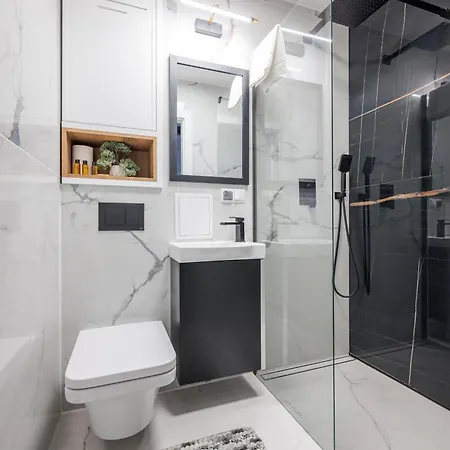 Metro Ratusz Arsenal Deluxe By Bookinghost شقة