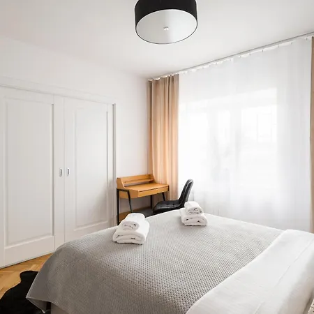 Metro Ratusz Arsenal Deluxe By Bookinghost شقة *