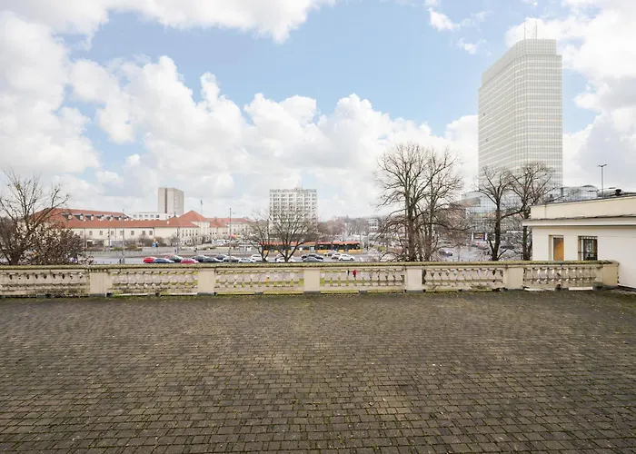 Metro Ratusz Arsenał Deluxe *